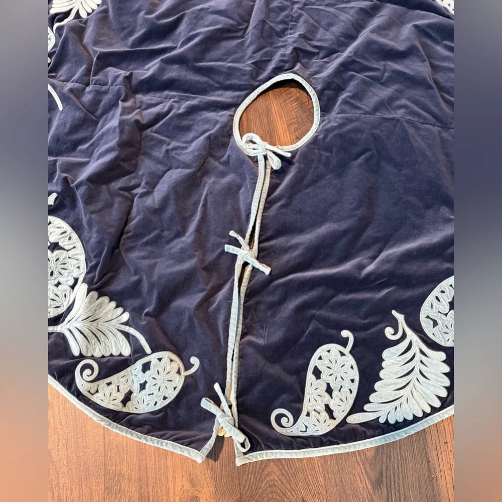 Pottery Barn Vintage Velvet Tree Skirt Blue Paisley Embroidered Tree Skirt Large
